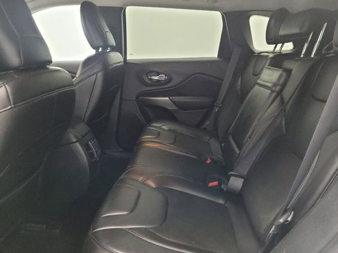 Used 2019 Jeep Cherokee Latitude Plus image 18