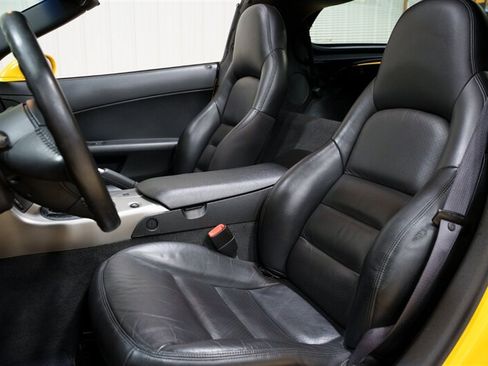 Used 2005 Chevrolet Corvette Coupe w/ Preferred Equipment Group RWD image 26