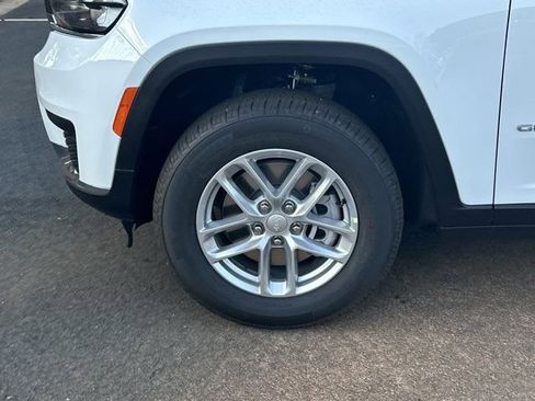 New 2025 Jeep Grand Cherokee L Laredo image 11