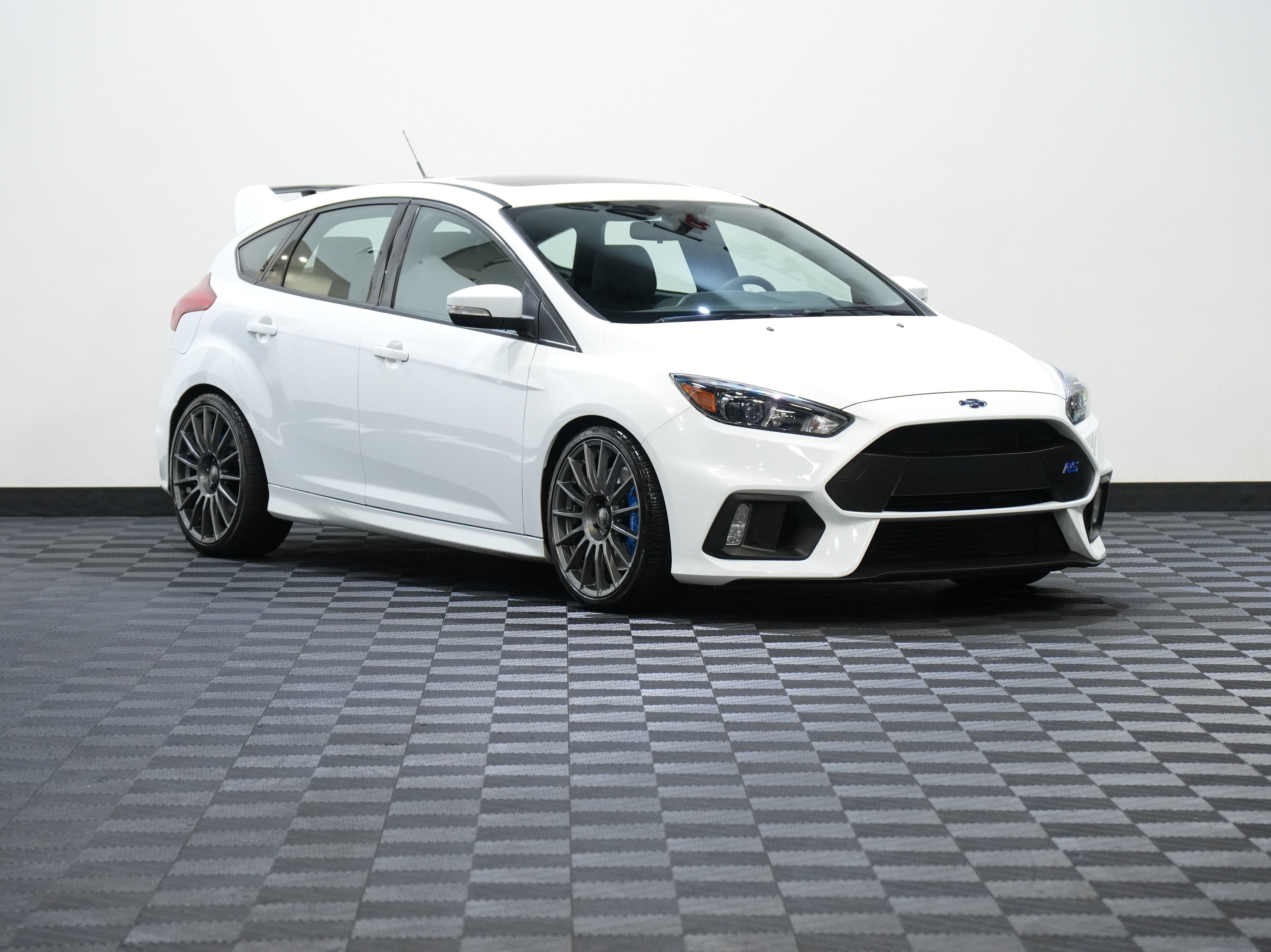 Used 2017 Ford Focus RS AWD/4WD image 5