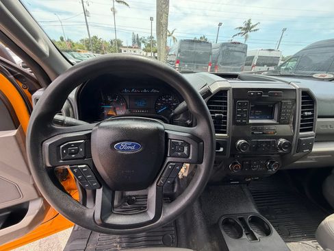 Used 2017 Ford F550 2WD Regular Cab Super Duty image 16