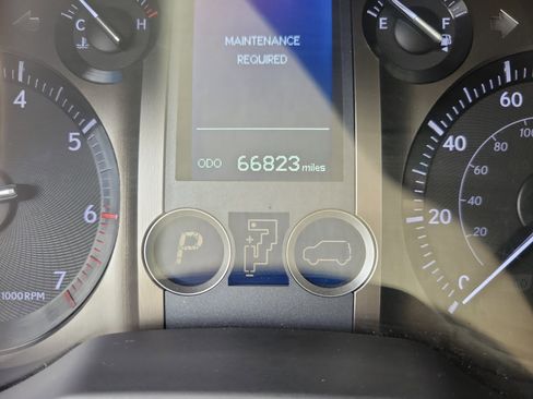 Used 2019 Lexus GX 460 Premium w/ Premium Package image 25