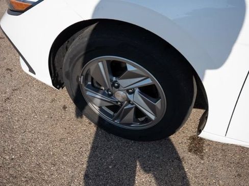 Used 2024 Hyundai Elantra SE FWD image 12