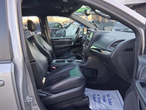 Used 2014 Dodge Grand Caravan SXT image 17