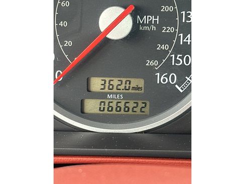 Used 2006 Chrysler Crossfire Limited image 10