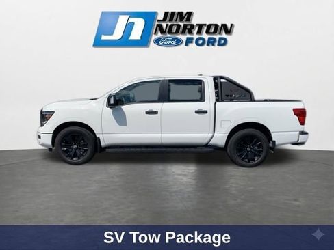 Used 2024 Nissan Titan SV AWD/4WD image 6