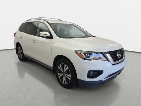 Used 2017 Nissan Pathfinder SV image 3