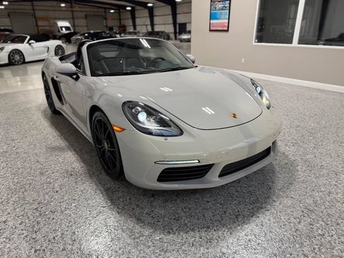 Used 2019 Porsche 718 Boxster RWD image 14