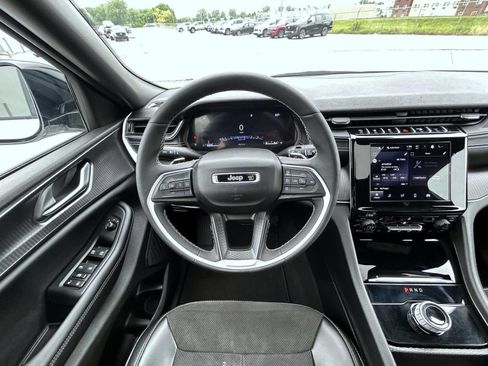 Used 2024 Jeep Grand Cherokee L Altitude AWD/4WD image 14