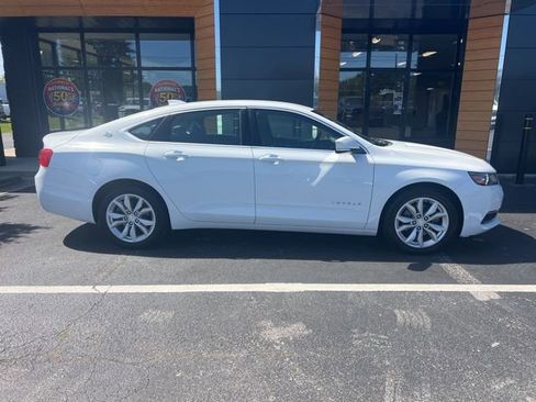 Used 2017 Chevrolet Impala LT FWD image 2