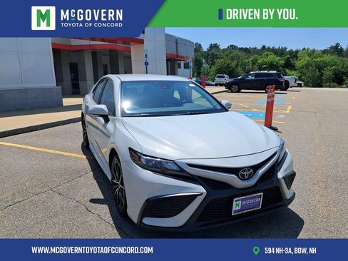 Used 2023 Toyota Camry SE FWD image 9