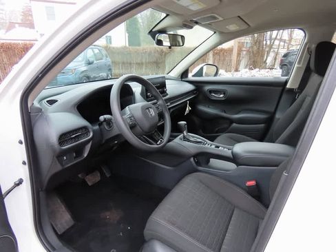 Certified 2024 Honda HR-V LX image 2