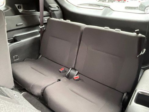 Used 2024 Mitsubishi Outlander ES FWD image 26