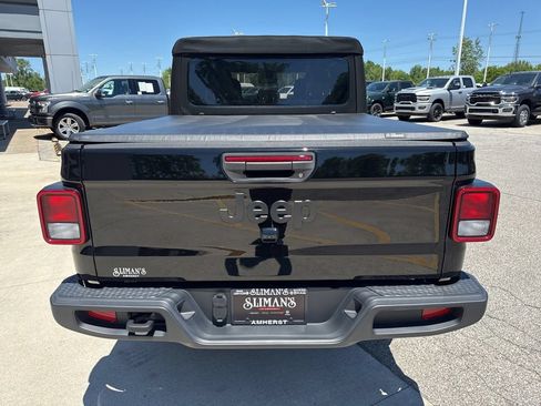Used 2024 Jeep Gladiator Sport AWD/4WD image 7