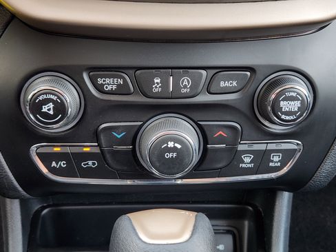 Used 2018 Jeep Cherokee Latitude AWD/4WD image 20