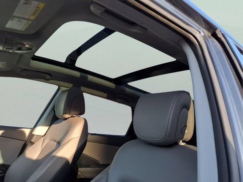 Used 2018 Hyundai Santa Fe Limited FWD image 16