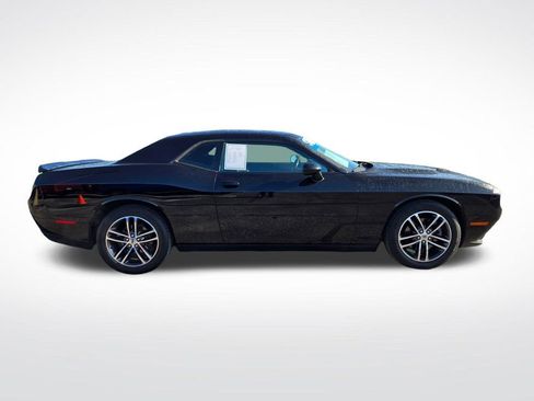 Used 2019 Dodge Challenger SXT AWD/4WD image 2