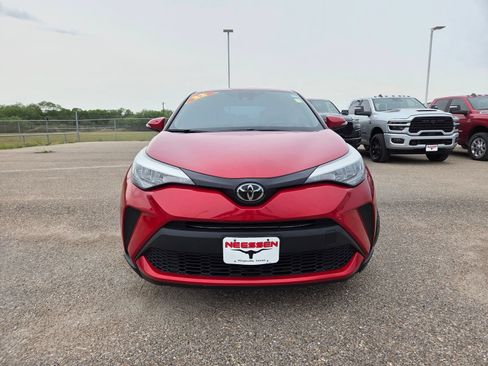 Used 2022 Toyota C-HR XLE FWD image 2
