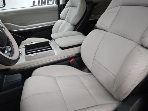New 2026 Lincoln Navigator Reserve w/ Jet Appearance Package AWD/4WD image 13