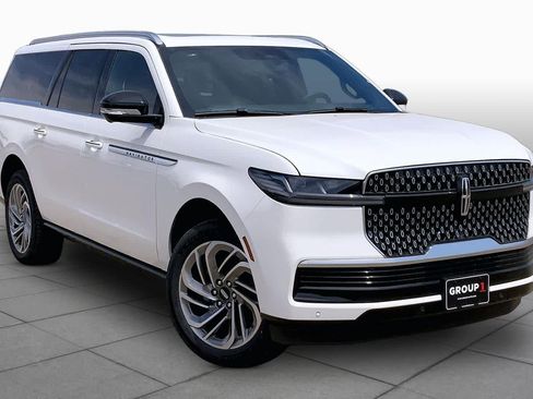 New 2026 Lincoln Navigator L Reserve AWD/4WD image 2