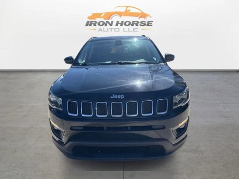 Used 2017 Jeep Compass Latitude w/ Popular Equipment Group AWD/4WD image 2