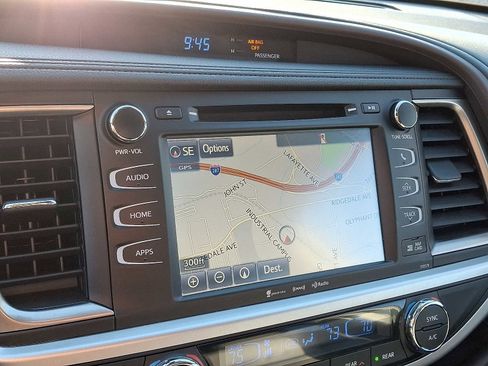 Used 2018 Toyota Highlander XLE image 17