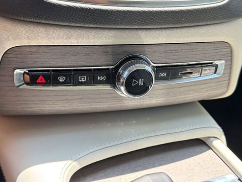 Certified 2023 Volvo XC90 B6 Plus AWD/4WD image 18