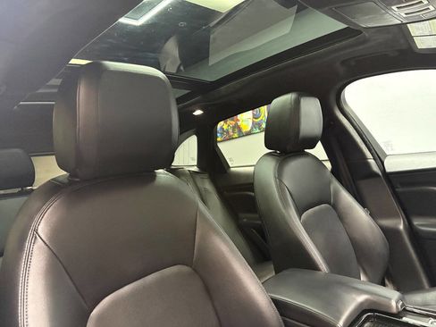 Used 2020 Jaguar F-PACE Premium image 60