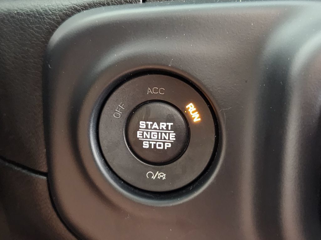 Used 2019 Jeep Wrangler Unlimited Sahara w/ Dual Top Group AWD/4WD image 26