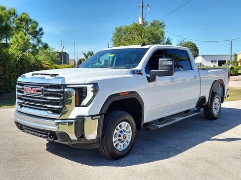 New 2026 GMC Sierra 2500 SLE image 2