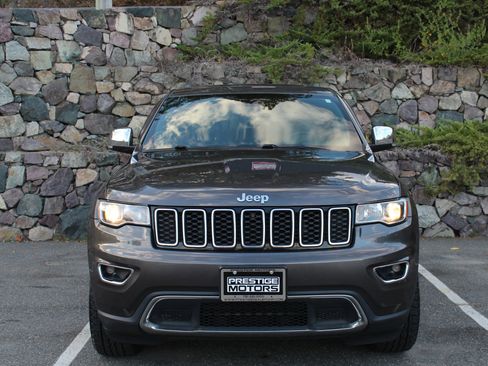 Used 2018 Jeep Grand Cherokee Limited image 3