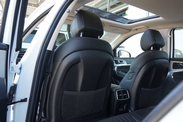 Used 2026 Genesis G70 2.5T Prestige RWD image 33