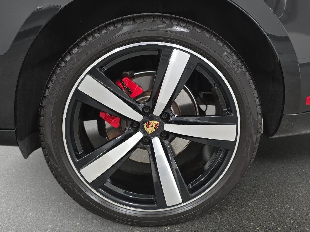 Certified 2025 Porsche Macan S AWD/4WD image 29