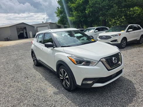 Used 2020 Nissan Kicks SR FWD image 19