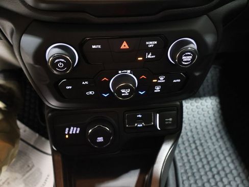 Used 2023 Jeep Renegade Latitude image 29