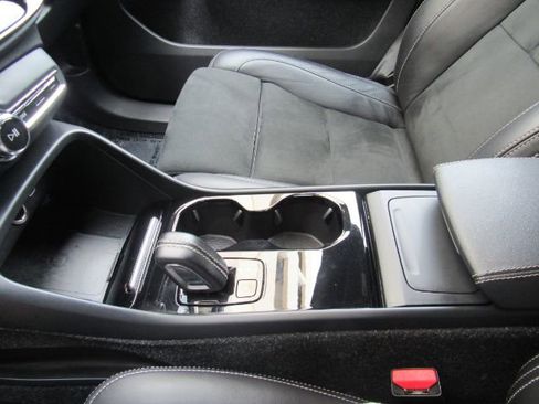Used 2022 Volvo XC40 P8 Recharge Plus image 41