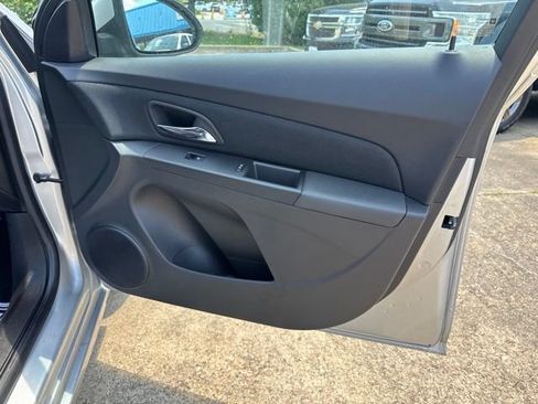 Used 2016 Chevrolet Cruze LT FWD image 15