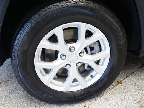 Certified 2023 Jeep Grand Cherokee L Limited image 13