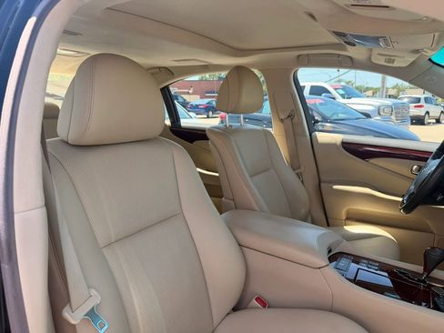 Used 2011 Lexus LS 460 L w/ Luxury Pkg AWD/4WD image 36
