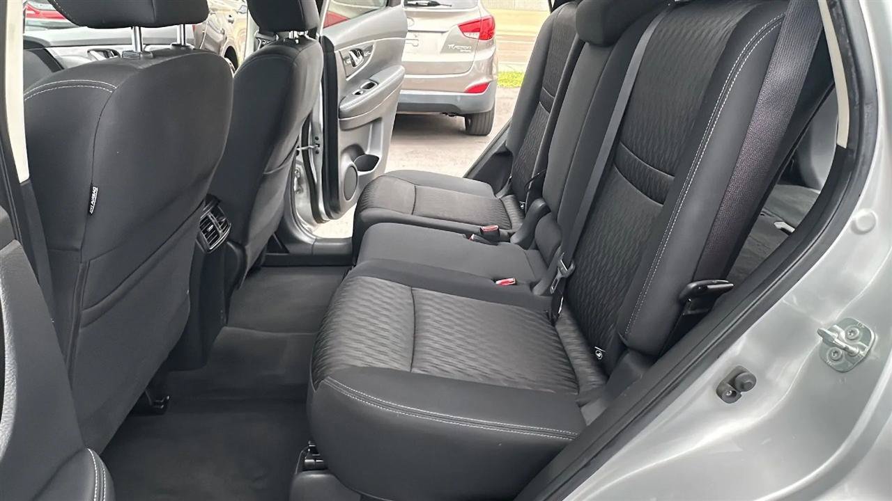 Used 2017 Nissan Rogue SV w/ SV Premium Package AWD/4WD image 23