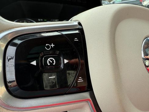 Used 2016 Volvo XC90 T6 Momentum w/ Momentum Plus Package image 21