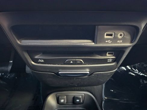 Used 2019 Chrysler Pacifica Touring-L Plus w/ Advanced Safetytec Group FWD image 35