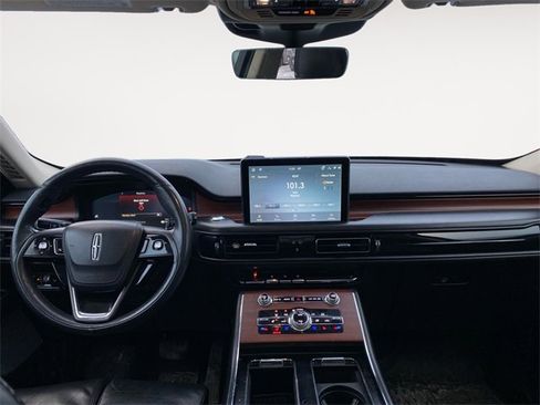 Used 2022 Lincoln Aviator Reserve w/ Equipment Group 201A image 10