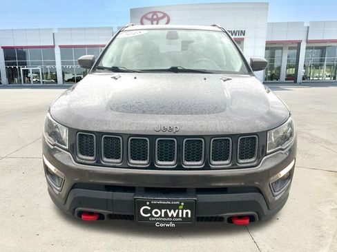 Used 2018 Jeep Compass Trailhawk w/ Leather Interior Group AWD/4WD image 3