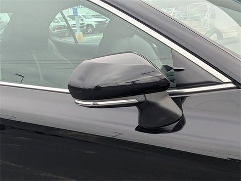 Used 2023 Toyota Camry SE image 12