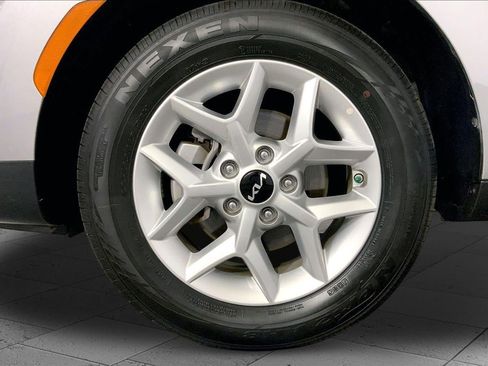 Certified 2025 Kia Soul LX w/ LX Technology Package FWD image 9