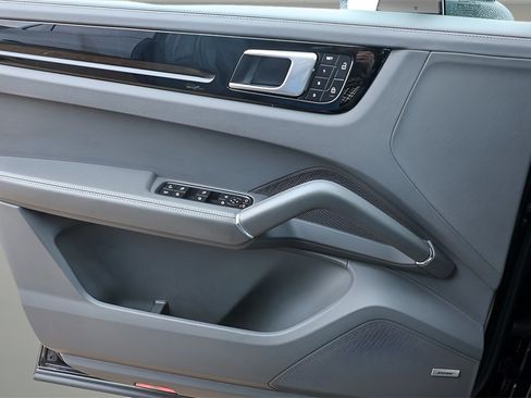 Used 2022 Porsche Cayenne E-Hybrid image 18