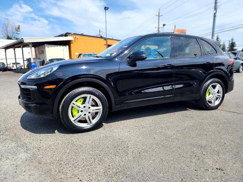 Used 2016 Porsche Cayenne S image 10