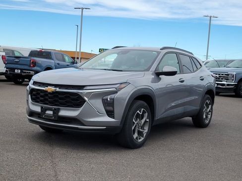 Used 2025 Chevrolet Trax LT w/ LT Convenience Package FWD image 1