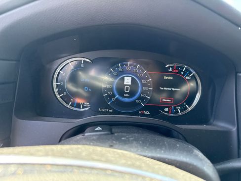 Used 2018 Cadillac Escalade ESV Premium Luxury RWD image 25